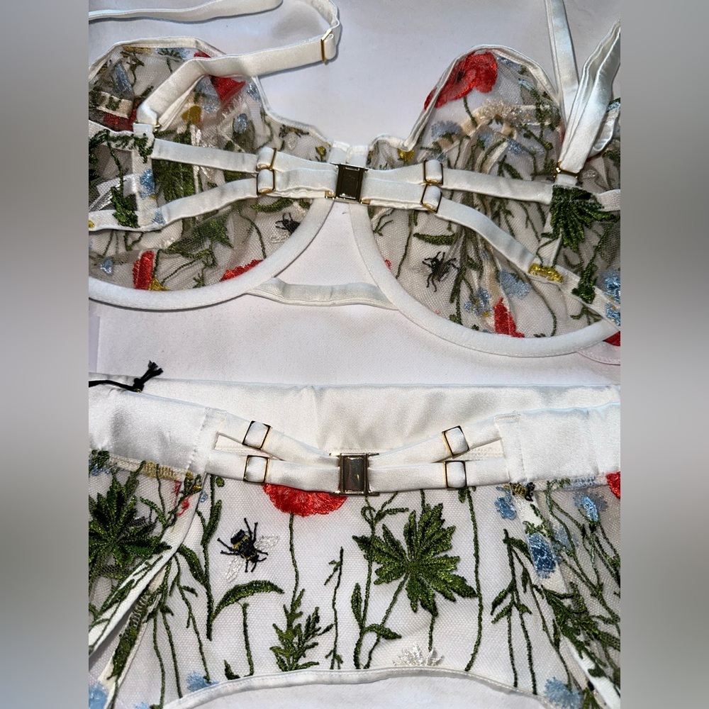NWT Rare Studio Pia Flora Full White Silk Embroidered Floral Lingerie Set - Picture 12 of 15
